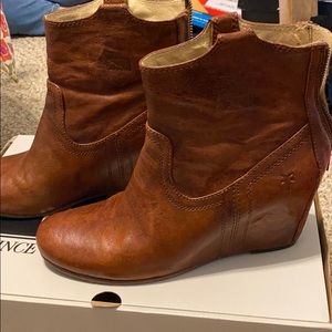 Frye Carson Wedge Bootie - size 9